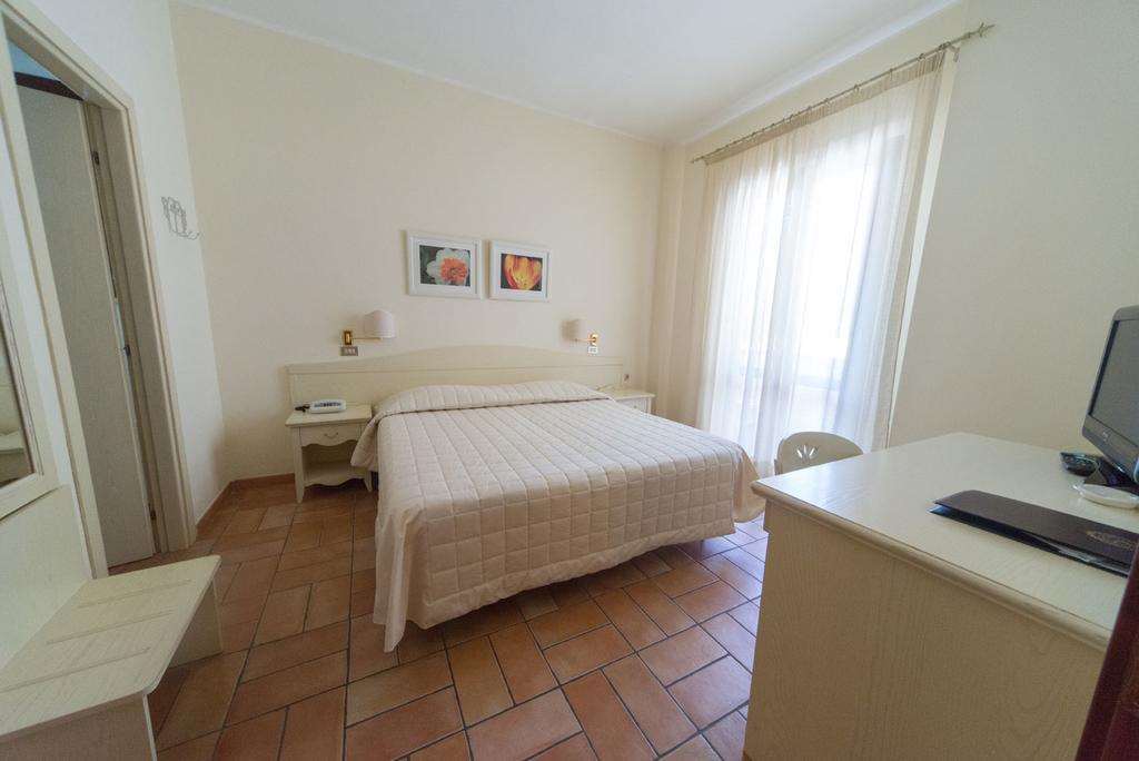 Hotel Giardino Suites And Spa - Numana Oda fotoğraf